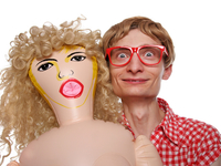 Брак итальянской пары разрушила надувная женщина