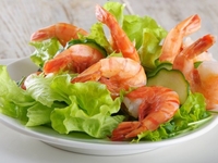 Рецепты на 8 марта: Зеленый салат с креветками
