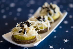 Как приготовить канапе с грушей и сыром (ВИДЕО)