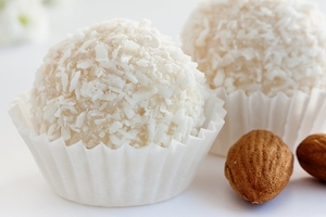 Как приготовить домашние творожные конфеты (ВИДЕО)