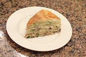 Как приготовить блинный пирог с грибами и картофелем (видео)