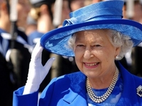 Безвкусно, но дорого: Гостиная королевы Великобритании (ФОТО)