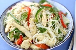 Как приготовить рисовую вермишель с курицей (ВИДЕО)