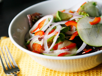 Постный овощной салат с зеленым яблоком