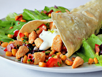 Буррито с курицей и овощами