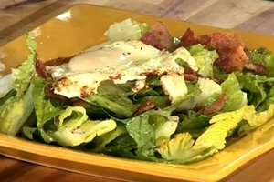 Как приготовить салат с беконом (ВИДЕО)