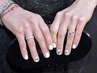 Весна-лето 2013: Яркие идеи для маникюра