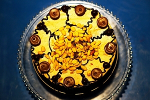 Как приготовить шоколадный торт с арахисом (ВИДЕО)