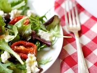 Салаты из овощей с фетой: ТОП-5 рецептов