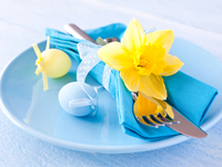 Пасхальная сервировка: ТОП-15 идей в голубых тонах