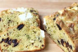 Как приготовить пирог с черносливом и орехами (ВИДЕО)