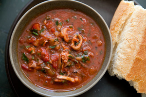 Как приготовить кальмары в томатном соусе (ВИДЕО)