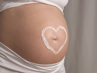 Как предотвратить появление растяжек во время беременности