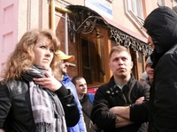 Забросавших яйцами Потапа и Настю Каменских активистов Тризуба посадили под домашний арест