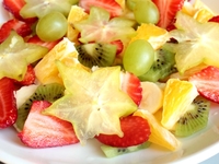 Фруктовый салат с медово-лимонной заправкой