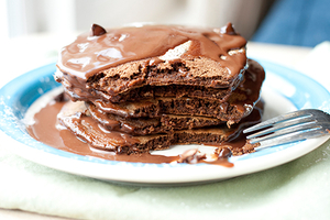 Как приготовить шоколадные оладьи (ВИДЕО)