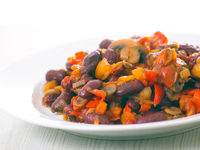 Рецепт на обед: теплый салат из фасоли с шампиньонами