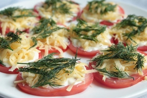Как приготовить закуску из помидоров с зеленью
