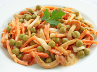 Салат из корейской моркови с грибами и ветчиной