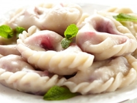 Как приготовить вареники с клубникой