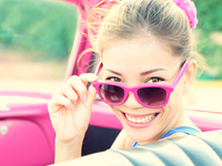 Женщина за рулем: Прически, которые легко сделать в пробке