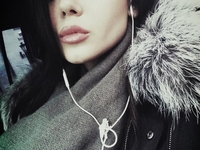 17-летняя Алина Гросу встречается с московским бизнесменом