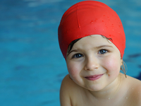 Как научить ребенка плавать?