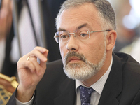 Табачник считает автора видео Привет, Америка! умственноотсталым