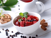 Как приготовить десертный летний суп