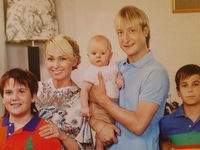 Яна Рудковская опубликовала фото всей своей семьи