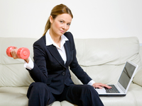 Как размяться на рабочем месте: Простые упражнения