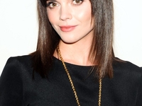 Как правильно носить челку: Звездные примеры