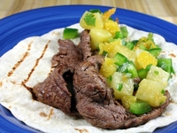 Стейк с перечно-цитрусовой сальсой