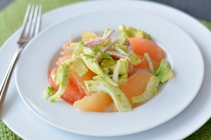 Как приготовить салат из кальмаров, авокадо и грейпфрута (ВИДЕО)