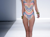 Морская мода: Гид по трендовым купальникам 2013