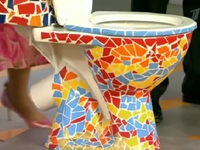 В стиле Гауди: Декор унитаза своими руками (ВИДЕО)