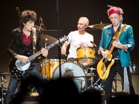 Женщина родила во время концерта The Rolling Stones