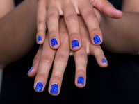 Идеальный маникюр с наклейками для ногтей