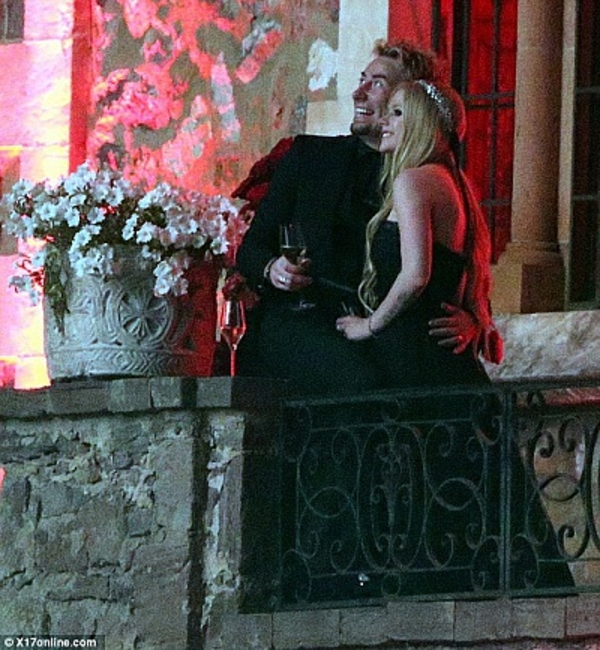 Аврил Лавин вышла замуж за солиста группы Nickelback