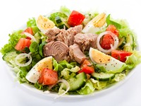 Овощной салат с тунцом