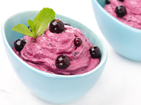 Десерт из черной смородины