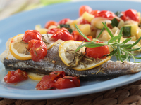 Запеченная рыба с помидорами