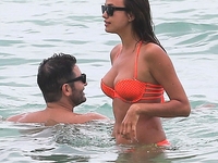 Супермодель Ирина Шейк показала фигуру на пляже в Майами