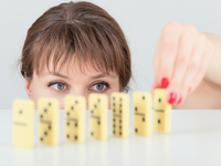 Принцип домино: Как использовать его в улучшении своей жизни