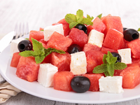 Летние салаты из арбуза: Три вкусных идеи