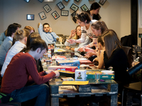 Психологические игры: Создаем настроение в компании незнакомых друг с другом людей