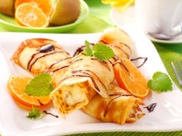 Блины с фруктами на завтрак: Три вкусных идеи