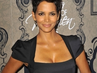 Беременные именинницы: Холли Берри 47 и она ждет ребенка (ФОТО)