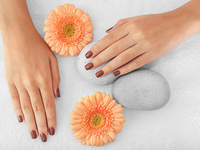 Экспрес-маникюр: идеальные ногти за 5 минут