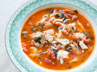 Рыбное рагу с помидорами